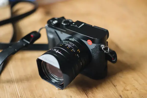 Camera Compact Leica Q3: Trải Nghiệm Máy Ảnh "Cổ Điển"